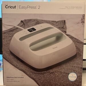 Cricut EasyPress 2 in White and Green